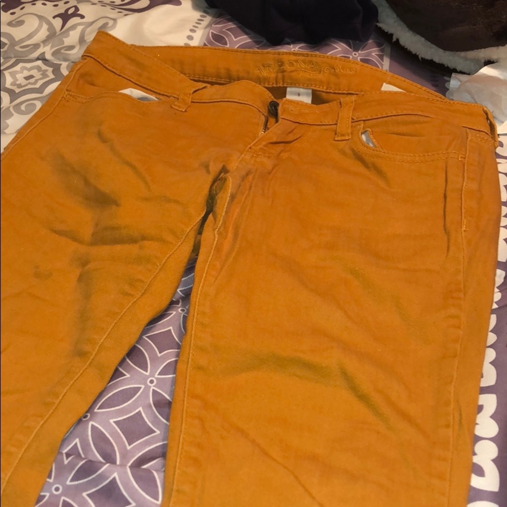 Low-rise colored pants